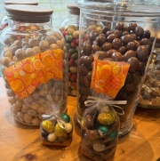 Chocolate eggs : bag of 250gr - Everybody in the garden for easter - La Biscuiterie Lolmede