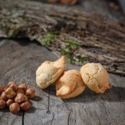 MACARON NOISETTE - Les macarons du terroir - La Biscuiterie Lolmede