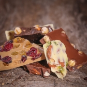 La Biscuiterie Lolmede : Le chocolat à casser - LE CORNET DE 250GR CHOCOLAT À CASSER 