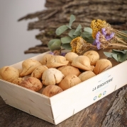 La Biscuiterie Lolmede : Les boîtes, cagettes et cornet de macarons - LA GRANDE CAGETTE DE 800GR DE MACARONS NATURE