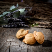 La Biscuiterie Lolmede : Les macarons parfumés - MACARON CARAMEL