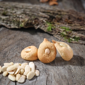 Macaroon with almonds - La Biscuiterie Lolmede