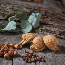 Macaroon with coffee and nuts - La Biscuiterie Lolmede