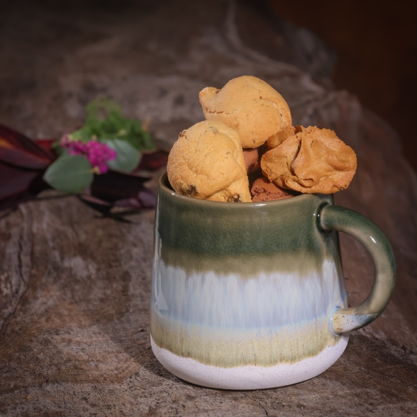 La Biscuiterie Lolmede : La vaisselle - LE MUG ET MACARONS