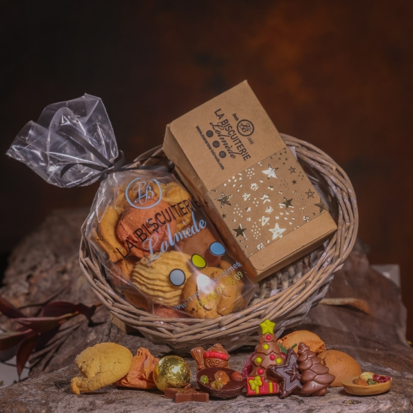 La Biscuiterie Lolmede : Local gourmet baskets - LE PANIER MACARONS CHOCOLATS