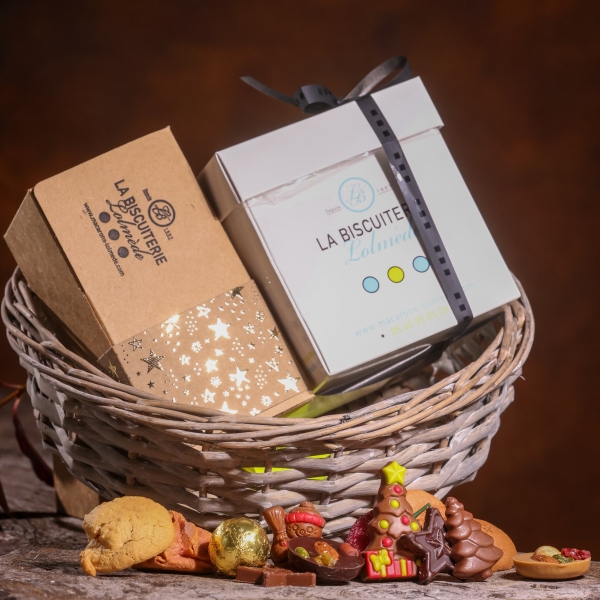 La Biscuiterie Lolmede : Local gourmet baskets - LE GRAND PANIER MACARONS CHOCOLATS