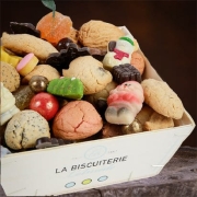 La Biscuiterie Lolmede : The wooden boxes - LA GRANDE CAGETTE DE MACARONS, CHOCOLATS ET FRIANDISES 