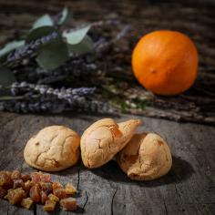 Orange macaroon - La Biscuiterie Lolmede