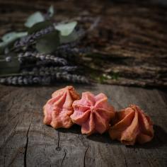 Rusberry macaroon - La Biscuiterie Lolmede