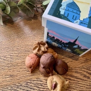 La Biscuiterie Lolmede : Gifts space - LA BO&Icirc;TE BD DE 500GR DE MACARONS ASSORTIS