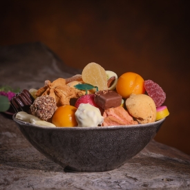 The bowl with chocolates and macaroons - La Biscuiterie Lolmede
